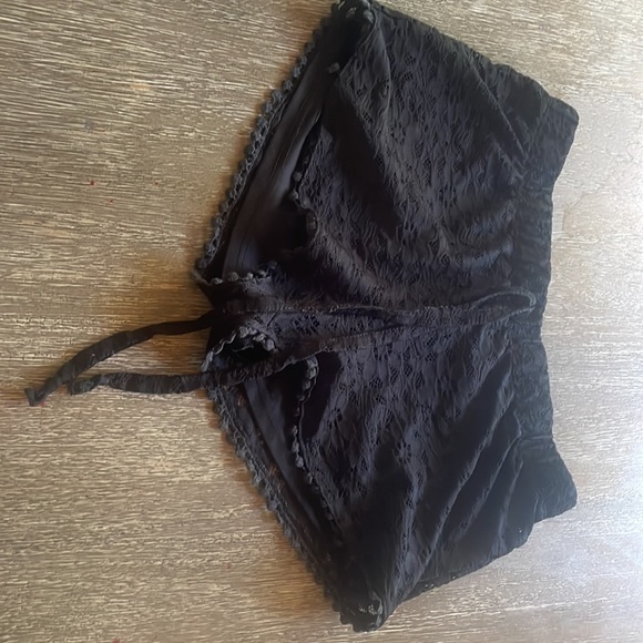 Black short shorts - Picture 4 of 6